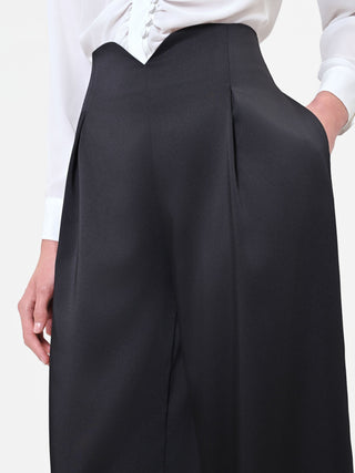 Pantalone nero a gamba larga con vita sagomata