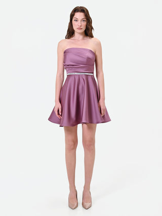 Robe courte vieux rose avec ceinture bijou