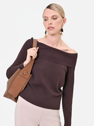 Dunkelbrauner Pullover mit Carmen-Ausschnitt
