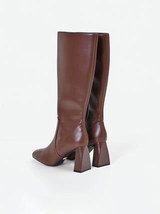 Botte haute couleur chocolat avec détail doré