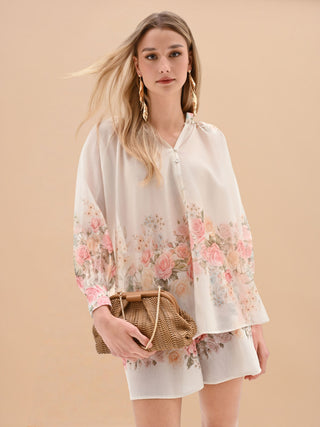 Blouse blanche à imprimé roses