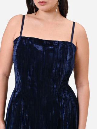 Abito Curvy midi blu navy con lavorazione plissé