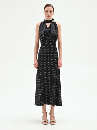 Abito nero a pois con collo drappeggiato