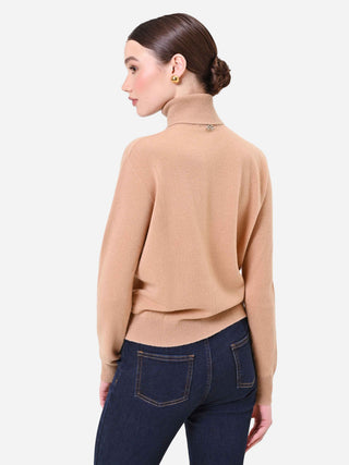 Sweter z golfem w kolorze camelowego beżu
