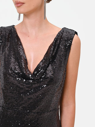 Abito lungo nero in paillettes con scollo a cappuccio