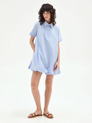 Abito camicia azzurro con orlo a palloncino