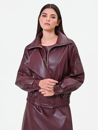 Bordeauxrote Steppjacke aus Kunstleder