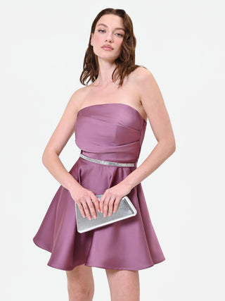 Robe courte vieux rose avec ceinture bijou