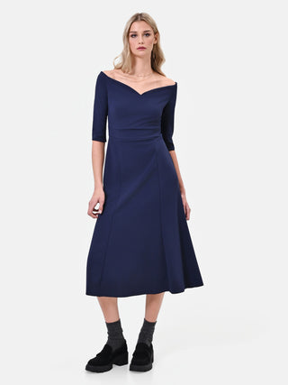 Abito midi blu navy con scollo geometrico