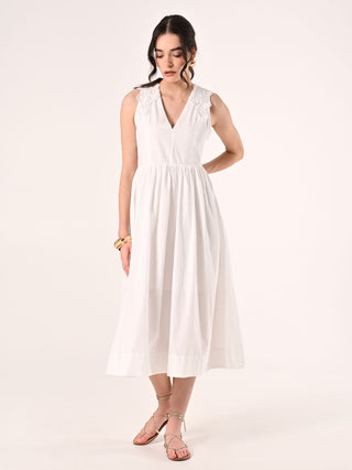 Abito Bianco con Inserti in Pizzo Macramé