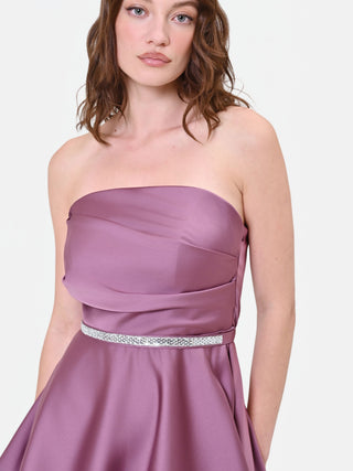 Robe courte vieux rose avec ceinture bijou