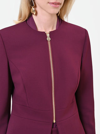 Bordeauxrote Jacke mit Schößchen und sichtbarem Reißverschluss