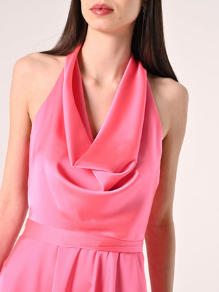 Robe courte rose pâle en satin