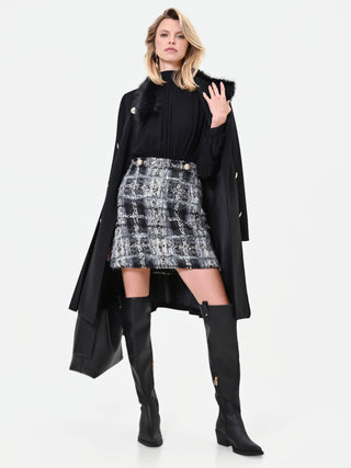 Schwarzes Kleid in Zweiteiler-Optik