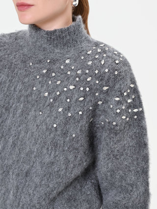 Grauer Mohair-Pullover mit Schmuck-Applikation