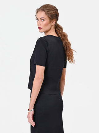 Maglia nera con scollo gioiello