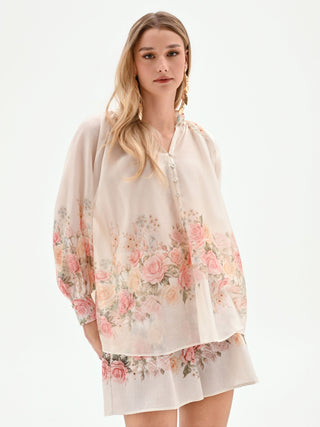 Blouse blanche à imprimé roses