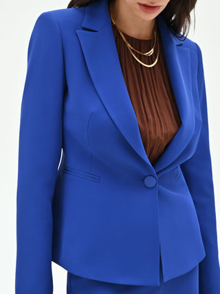 Giacca blu cina dalla linea sciancrata