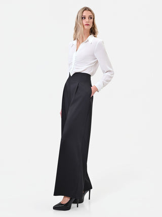Pantalone nero a gamba larga con vita sagomata