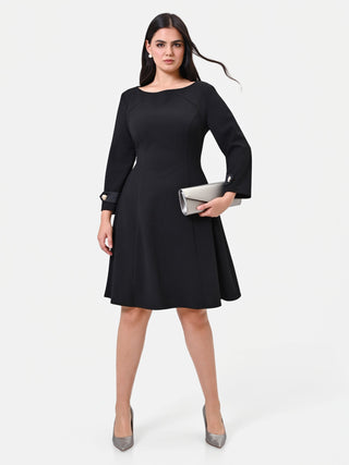 Robe évasée noire Curvy à boutons dorés
