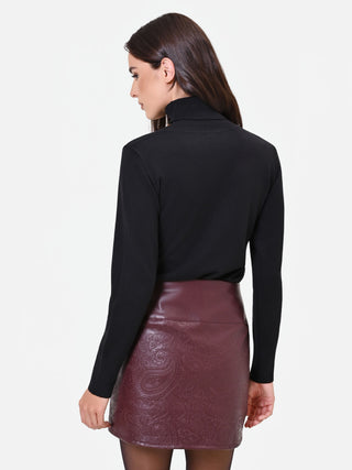 Figurbetonter Rollkragenpullover in Schwarz
