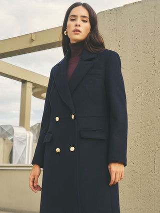 Cappotto lungo doppiopetto blu navy con bottoni dorati