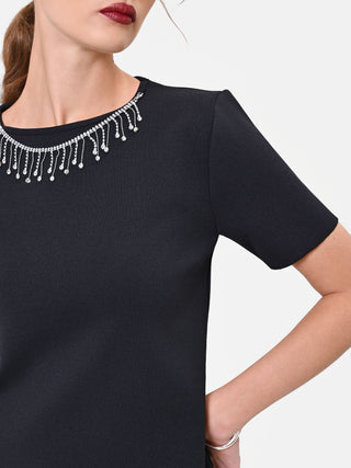Maglia nera con scollo gioiello