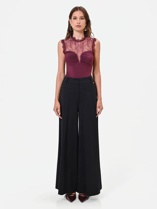 Top smanicato bordeaux con pizzo e drappeggio