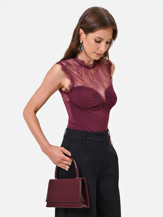 Top smanicato bordeaux con pizzo e drappeggio