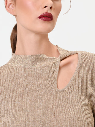 Maglia in viscosa oro a costine con cut-out