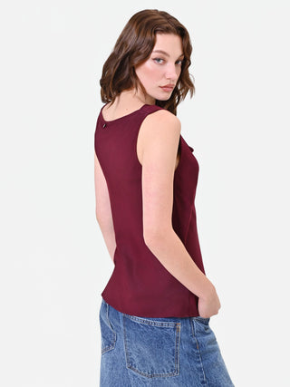 Satin-Top in Bordeaux mit Wasserfallausschnitt