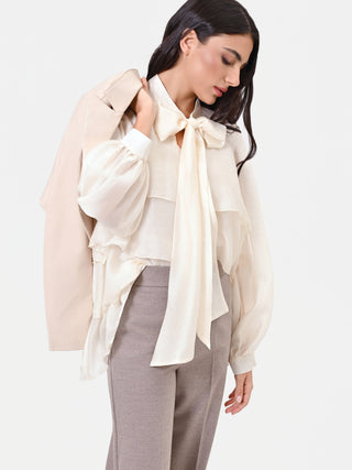 Blusa in lyocell avorio con balze e fiocco