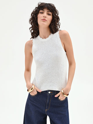 Top blanc en maille à bords festonnés