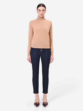 Sweter z golfem w kolorze camelowego beżu
