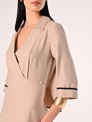 Kleid aus Viskose mit Kanten in Kontrastfarbe