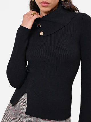 Maglia in viscosa nera con collo asimmetrico