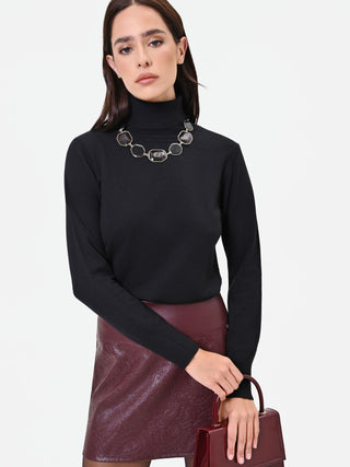 Figurbetonter Rollkragenpullover in Schwarz