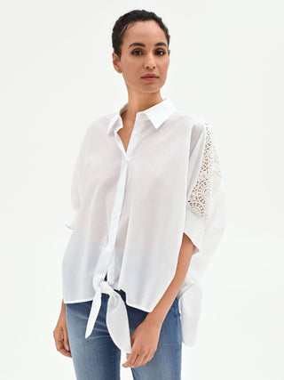 Camicia bianca e inserti in pizzo in cotone