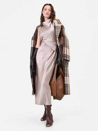 Robe longue beige taupe à nœud et drapé