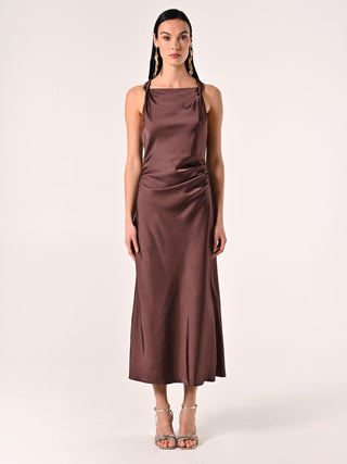 Robe couleur chocolat en satin