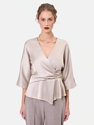 Beige-taupefarbene Wickelbluse