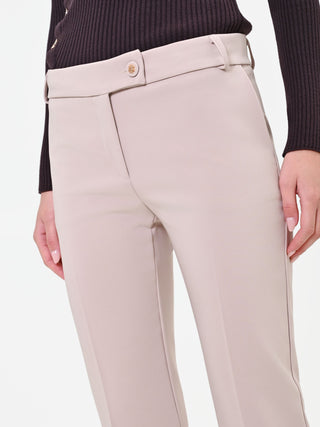 Zigarettenhose in Taupe-Beige mit Bügelfalte