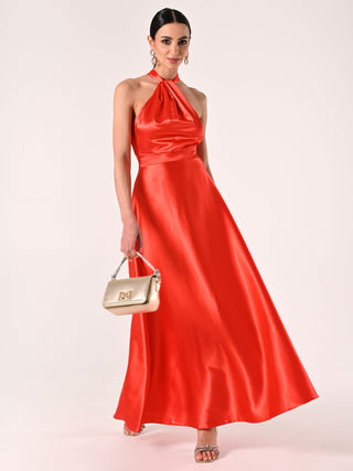 Robe longue orange en satin