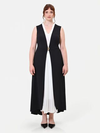 Abito Curvy lungo nero con inserto plissettato a contrasto