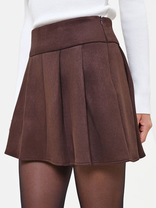 Falda corta de tablas marrón oscuro