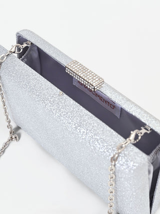 Silberfarbene Clutch mit Schmuck-Applikation