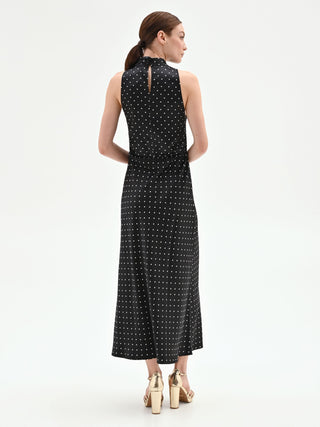 Abito nero a pois con collo drappeggiato