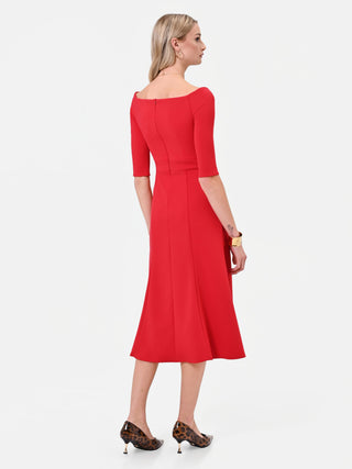 Rotes Midikleid mit Schulterausschnitt