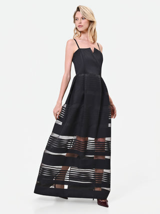 Schwarzes Maxikleid mit transparenten Streifen