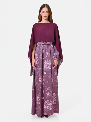 Bordeauxfarbener Überwurf im Cape-Stil